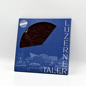 Der Luzerner Taler ist ein Schoggitaler aus Bean-to-Bar Schokolade. Handwerklich hergestellt von Chani Schoggi, der Schokoladenmanufaktur im Rontal.