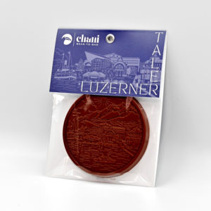 Der Luzerner Taler ist ein Schoggitaler aus Bean-to-Bar Schokolade. Handwerklich hergestellt von Chani Schoggi, der Schokoladenmanufaktur im Rontal.