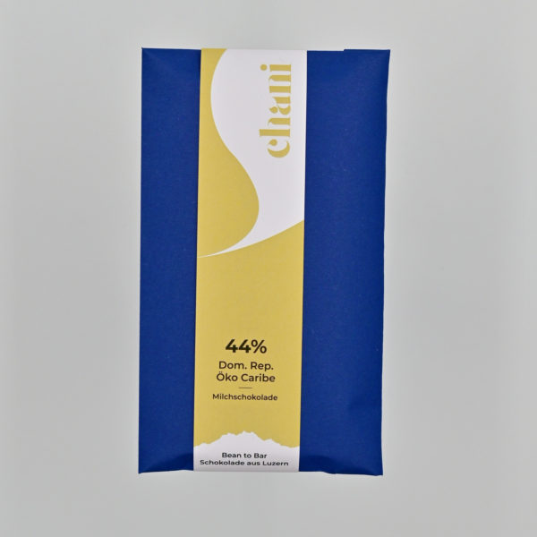 Bean-to-Bar Schokoladentafel Milchschokolade Öko Caribe 44% mit Kakao aus der Dominikanischen Republik. Handwerklich hergestellt von Chani Schoggi, der Schokoladenmanufaktur in Luzern.